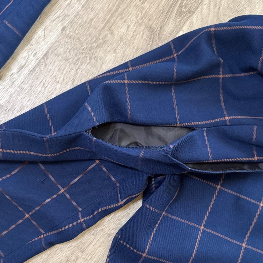 Yuan Lu Boys Navy Checkered Suit with Vest 3 piece suit size 10 - Picture 7 of 9